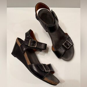 Taos Women’s Black Leather Wedge Sandals Adjustable Straps Size 6 / 6.5